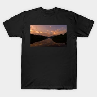 THE 'SLEEPING SWAN LAKE' OF SNOWDONIA T-Shirt